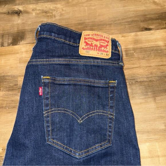 Levis Jeans 541 Mens 36x32 Blue Straight Leg Dark Wash Athletic Stretch Denim - Picture 4 of 5